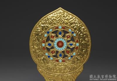 图片[3]-Gilt porcelain monstrance with the Wheel of the Law/ Dharmachakra in fencai painted enamels, Qing dynasty,  Jiaqing reign (1796-1820)-China Archive